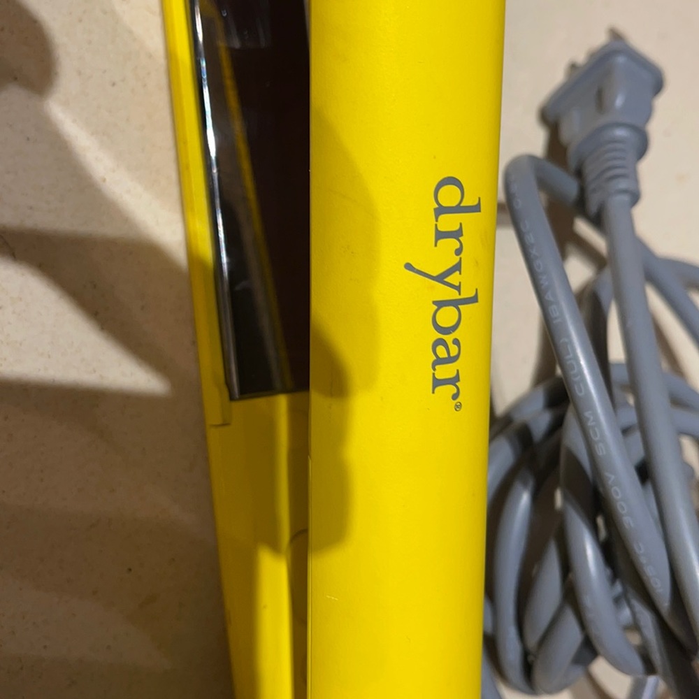 Dry bar 1” hair straightener